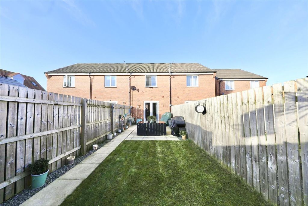 Property photo 3 of 16 Outside