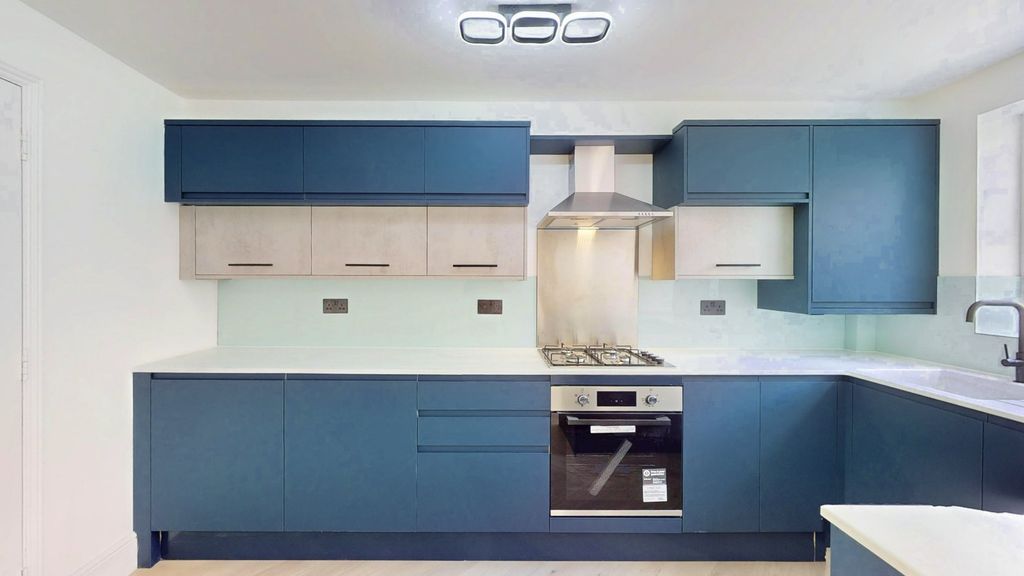 Property photo 2 of 33 Picture No. 43