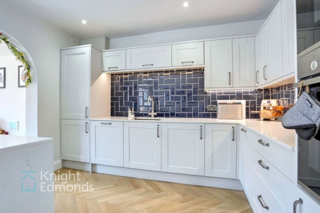 Property photo 3 of 15 Kitchen