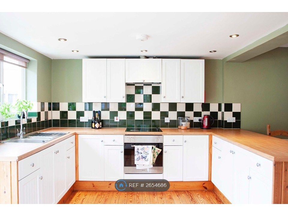 Property photo 2 of 20 Kitchen