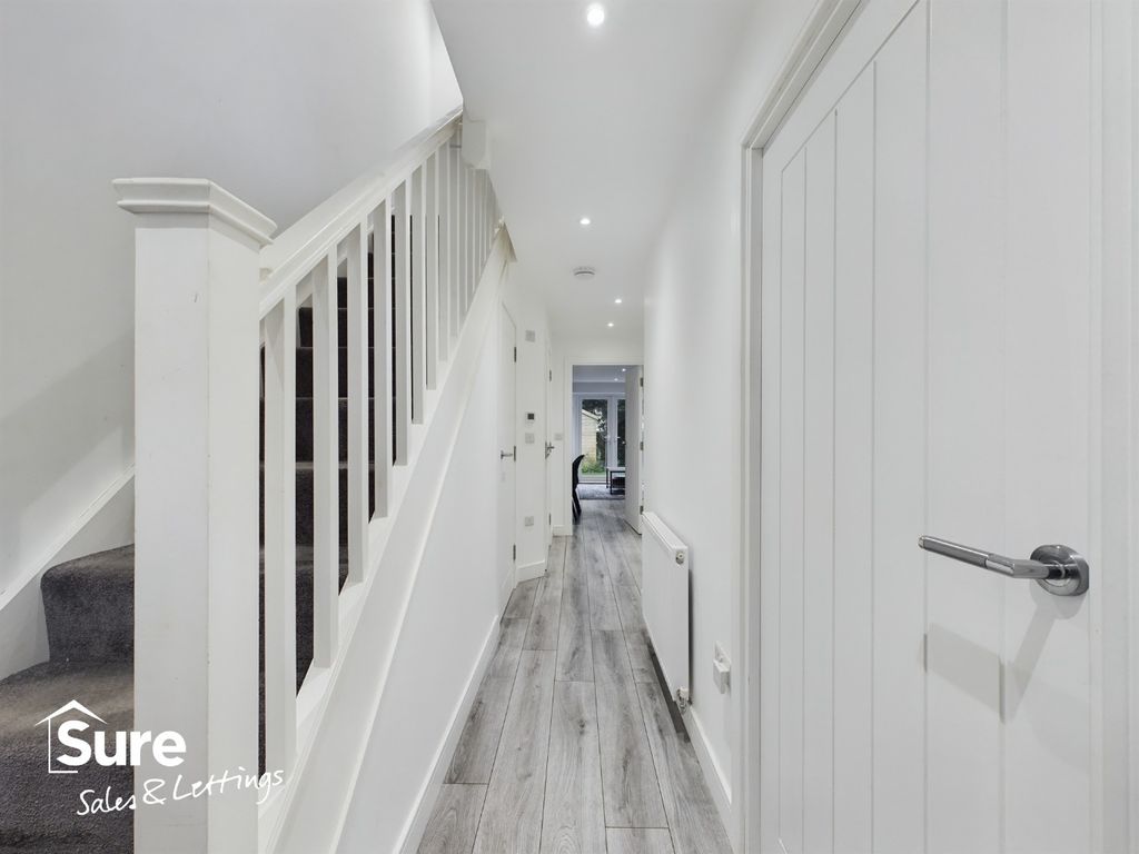 Property photo 2 of 18 4368032