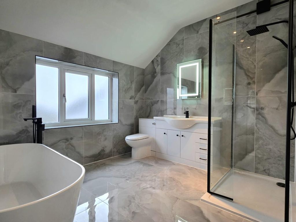 Property photo 2 of 35 Bathroom