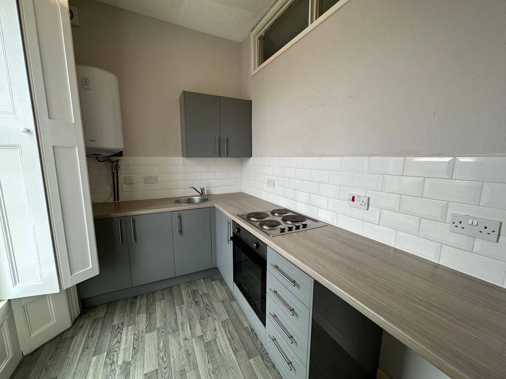 Property photo 2 of 7 Kitchen