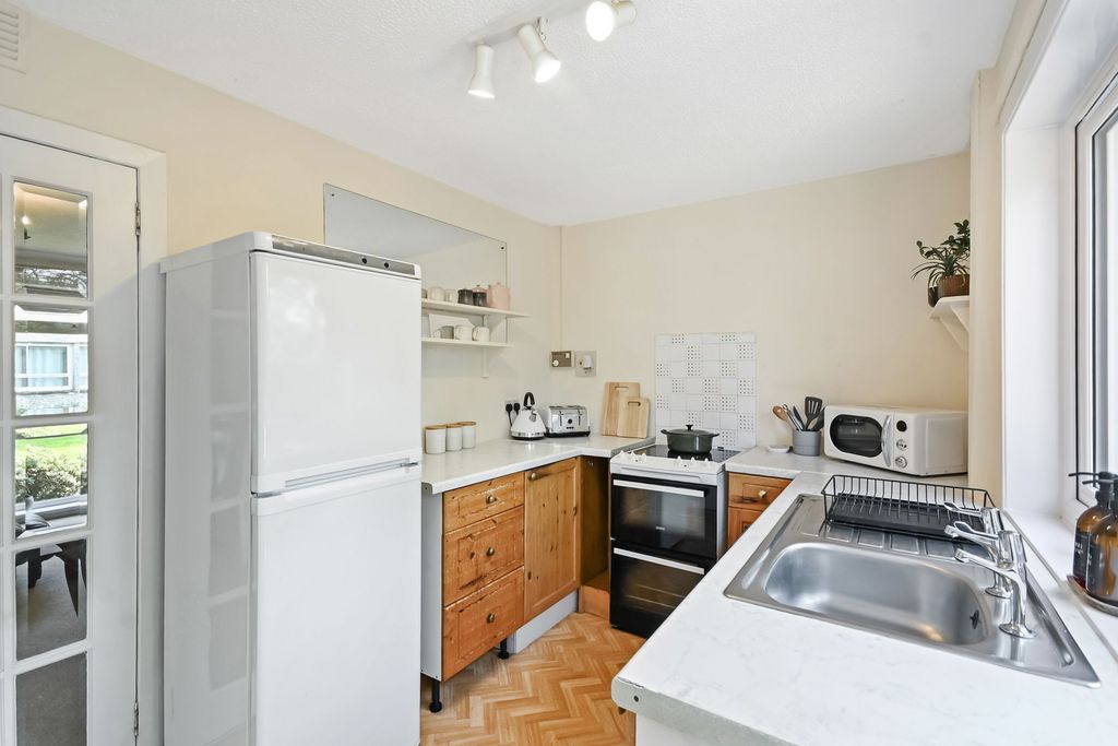 Property photo 3 of 19 Kitchen