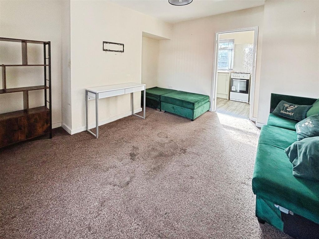 Property photo 2 of 19 Lounge