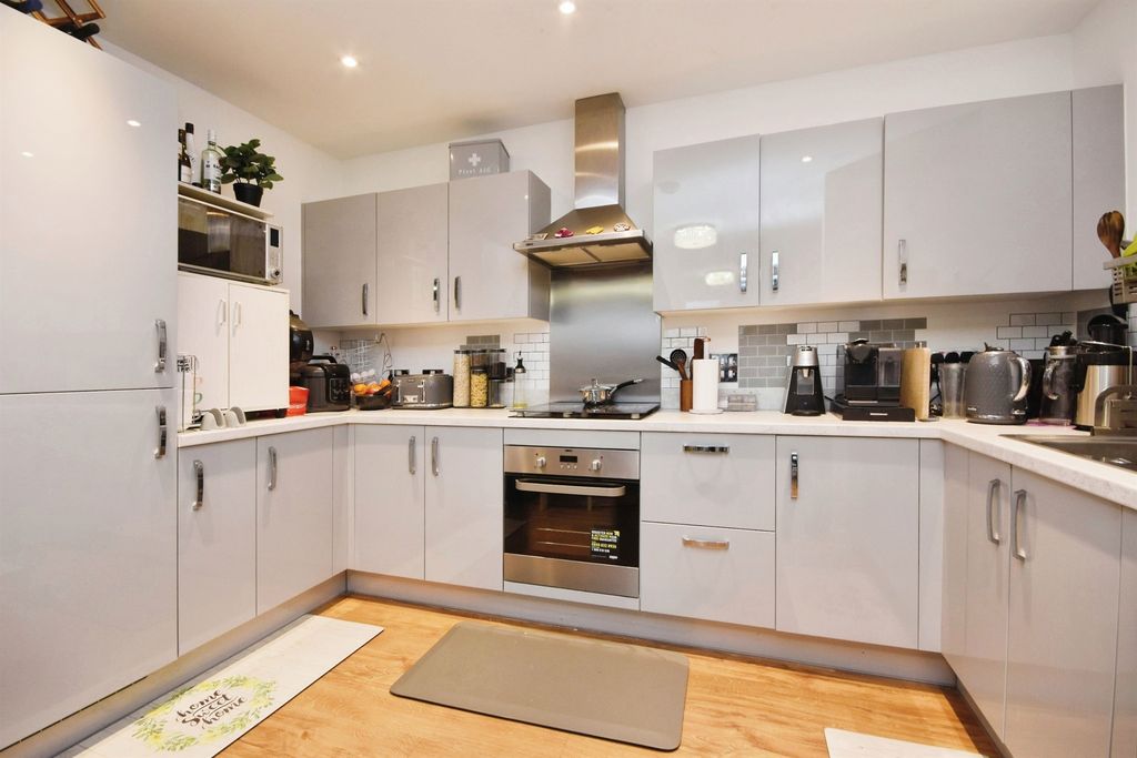 Property photo 3 of 16