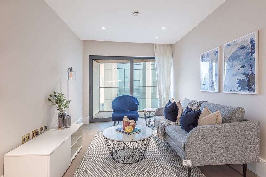 Property photo 2 of 19