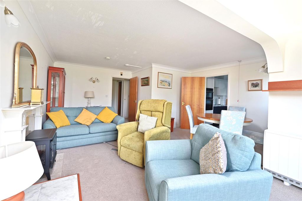 Property photo 3 of 9 Hillstead Court