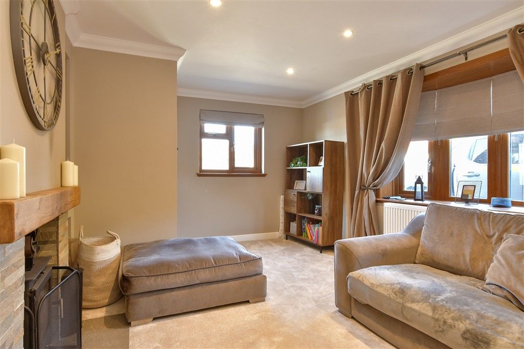 Property photo 3 of 12 Lounge