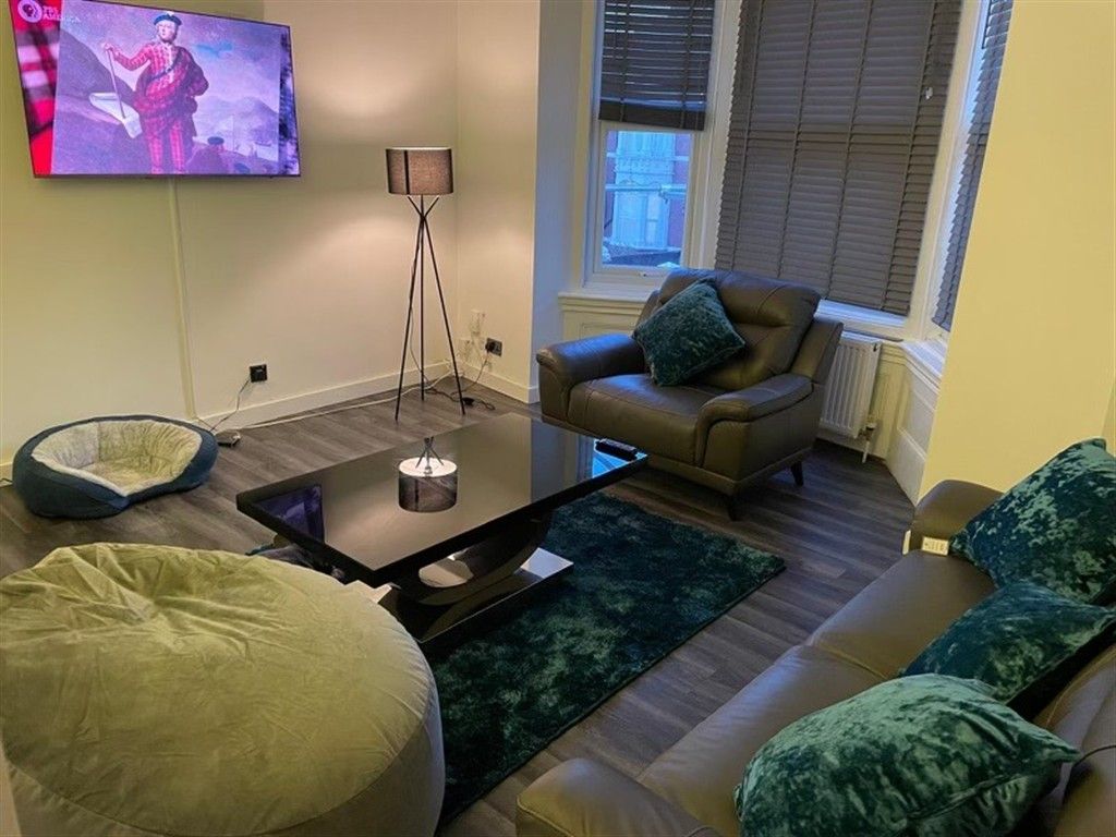 Property photo 1 of 8 Lounge
