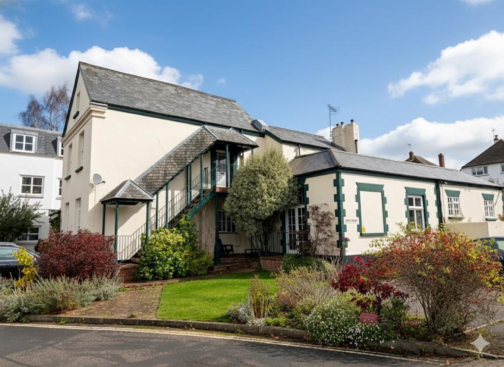 Property photo 1 of 6