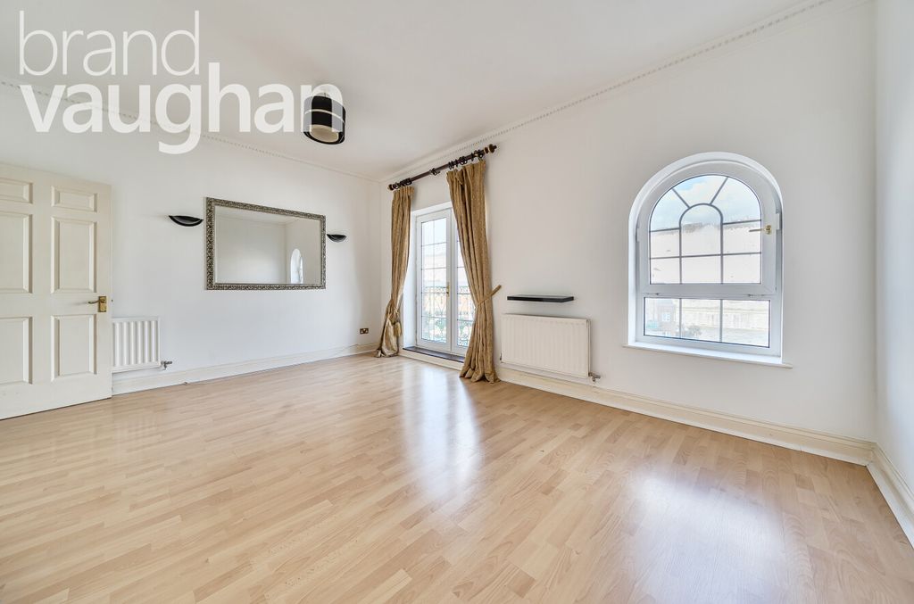 Property photo 3 of 10 Living/Dining Room