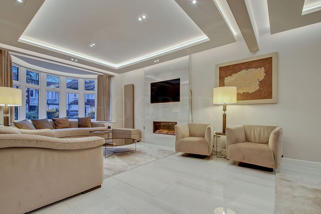 Property photo 2 of 14