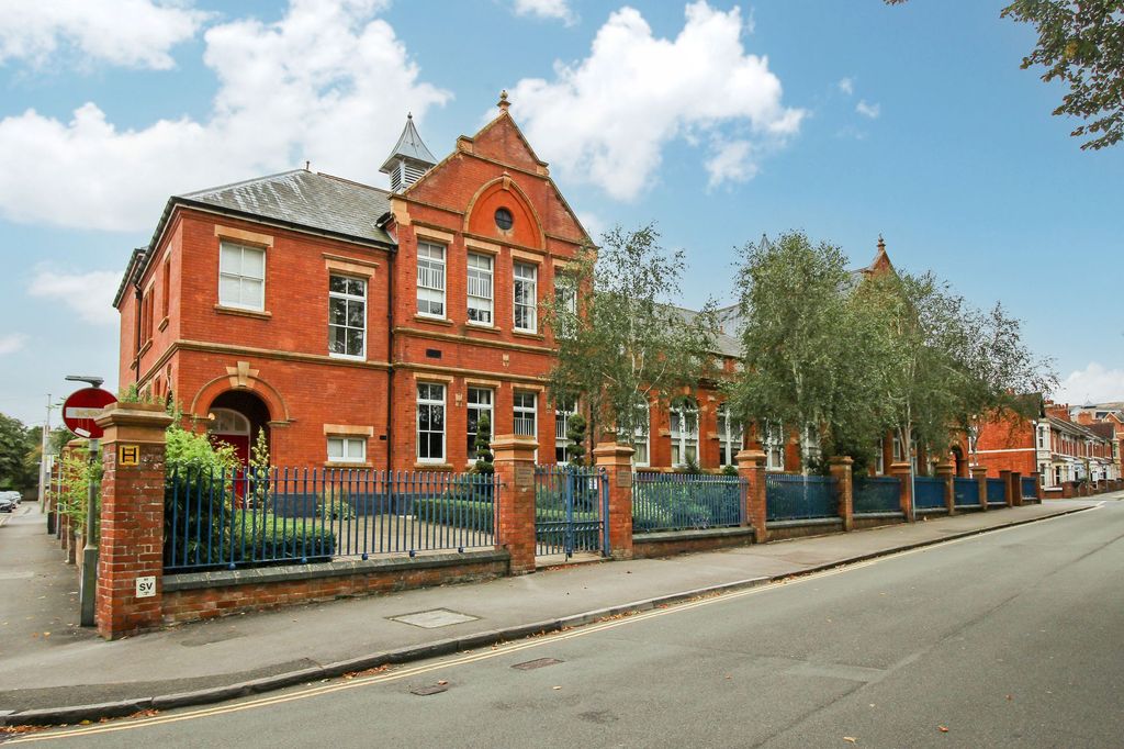 Property photo 1 of 11