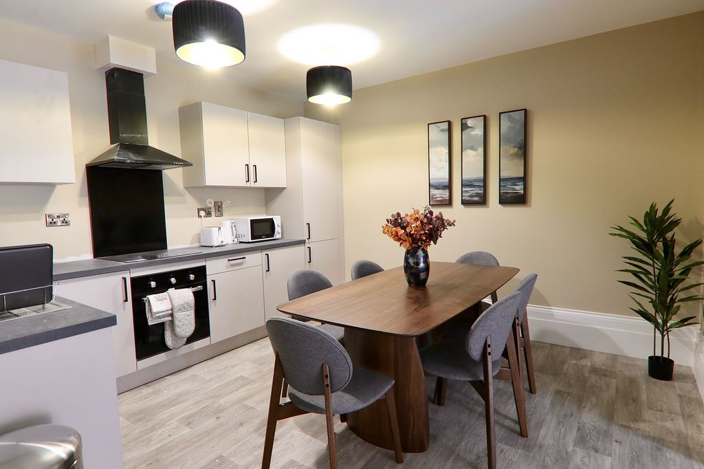 Property photo 3 of 30 Kitchen Diner