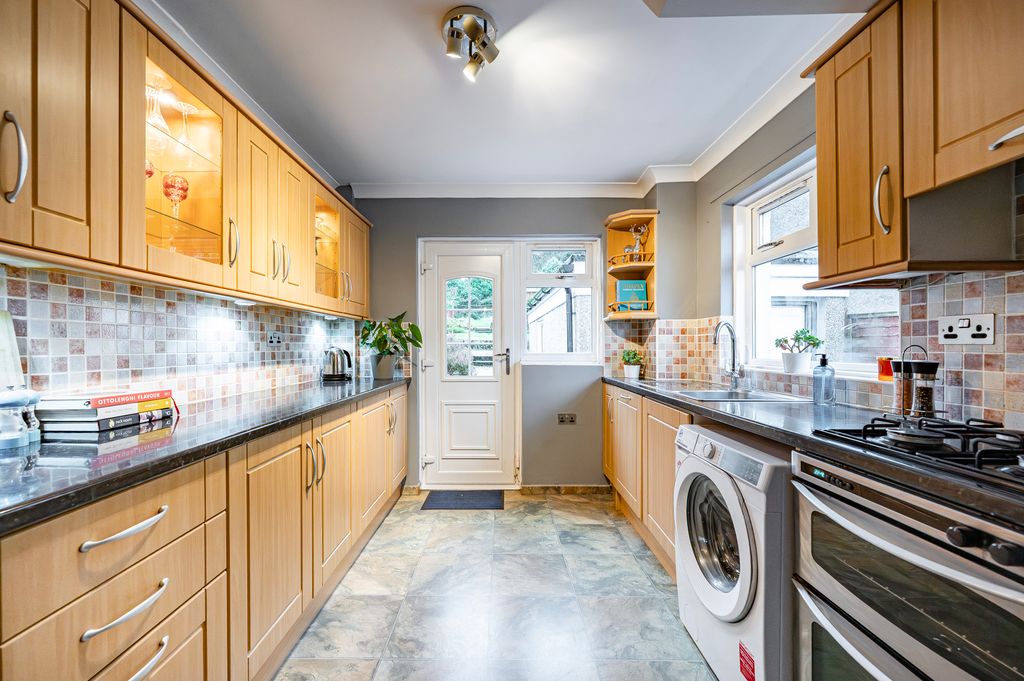 Property photo 3 of 36