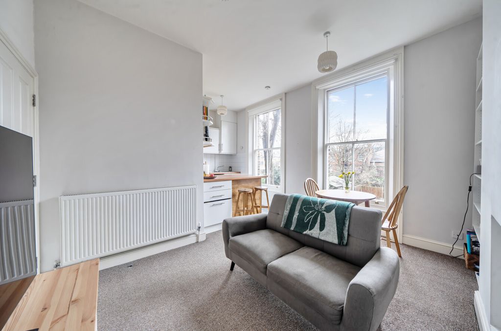 Property photo 2 of 16 1410863-9-698F1E3...