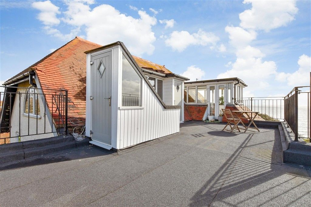 Property photo 3 of 10 Balcony / Terrace