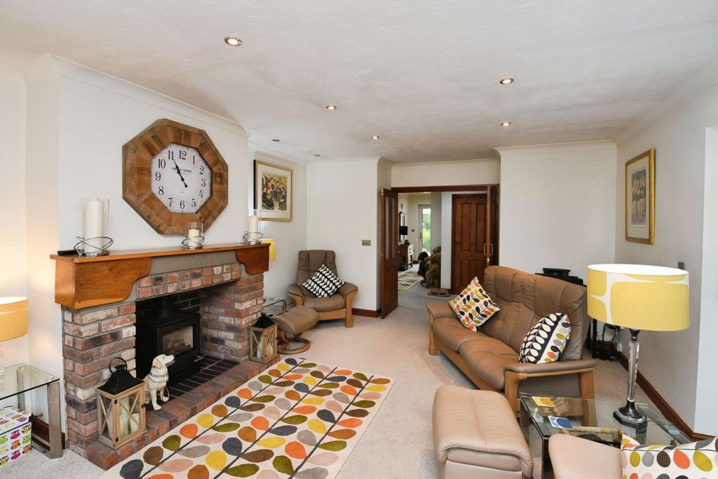 Property photo 3 of 27