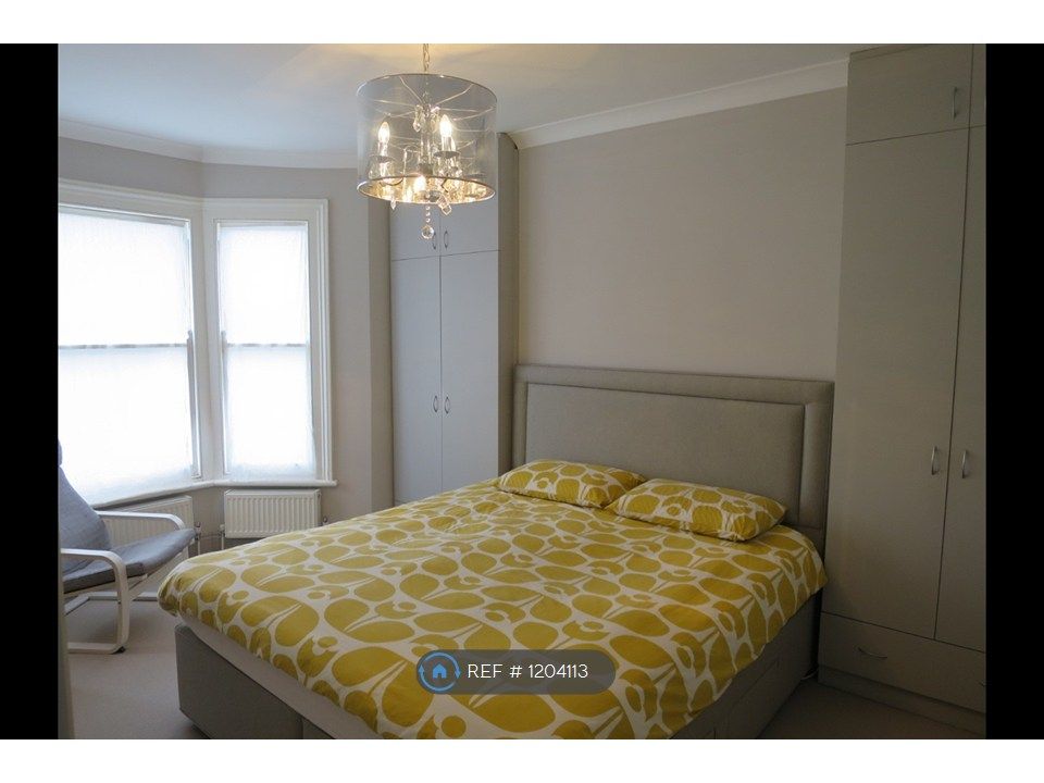 Property photo 1 of 8 Double Bedroom 1