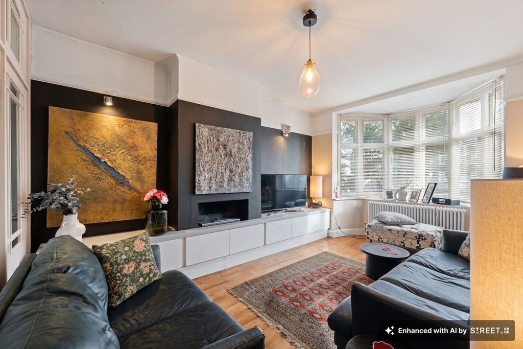 Property photo 1 of 30 Lounge