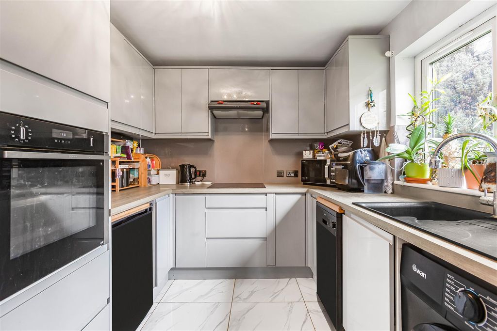 Property photo 3 of 14 51_77615.Jpg