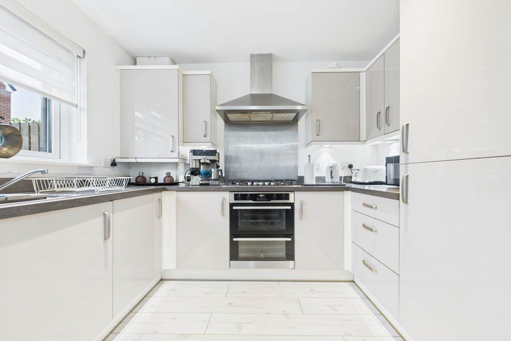 Property photo 3 of 26