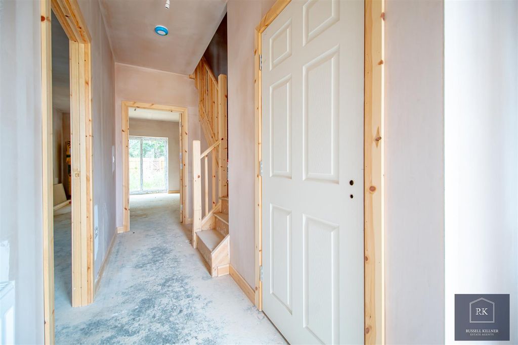 Property photo 2 of 14 Entrance Hall.