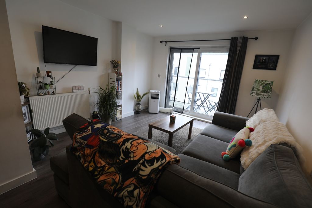 Property photo 2 of 9 8E0A9358