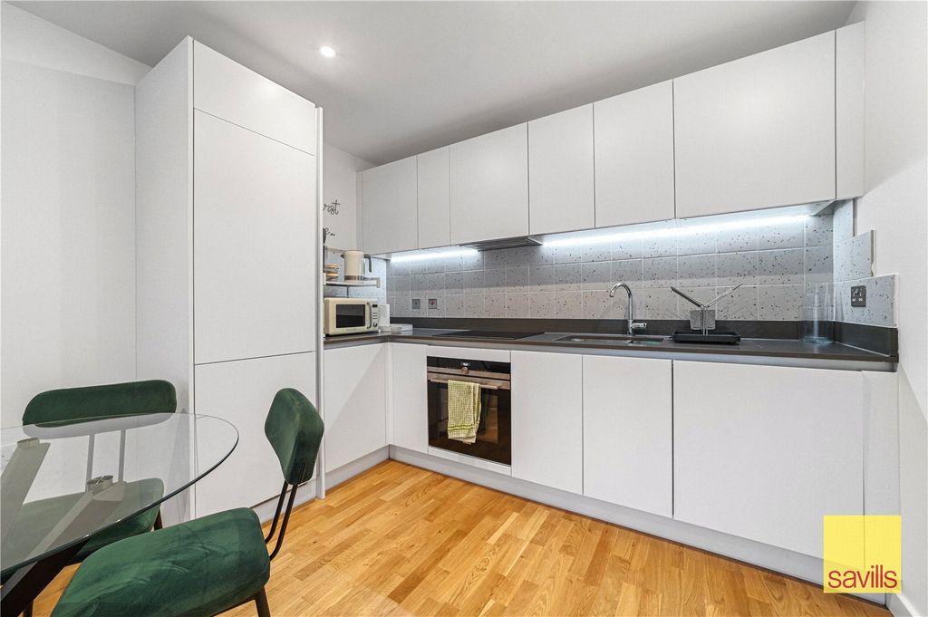 Property photo 3 of 18 Kitchen