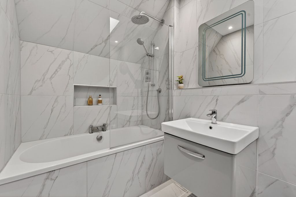Property photo 2 of 33