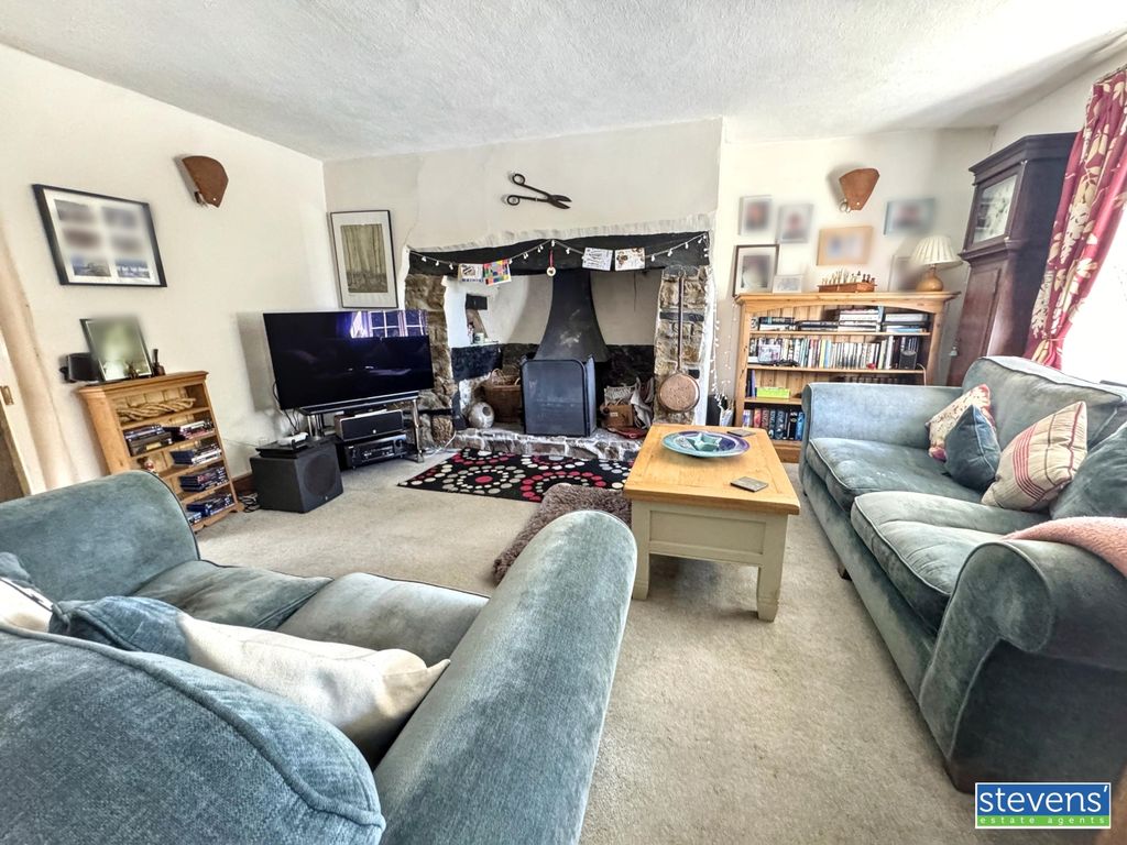 Property photo 3 of 21 Img_1680_Blurred