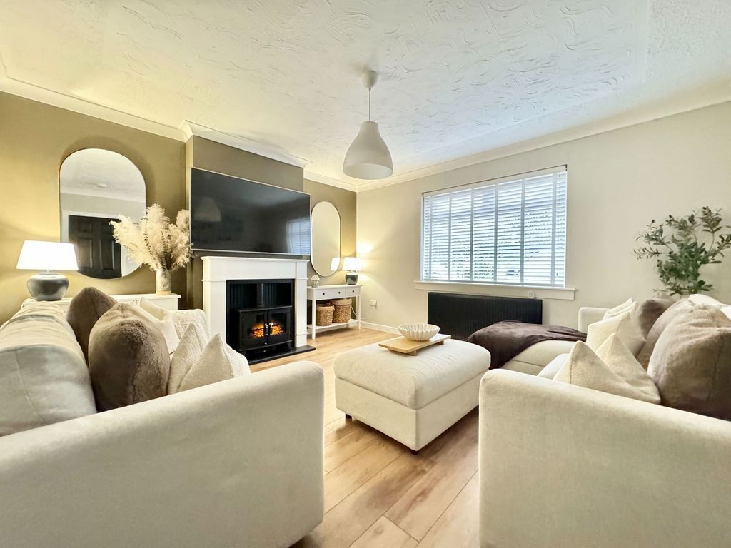 Property photo 2 of 27