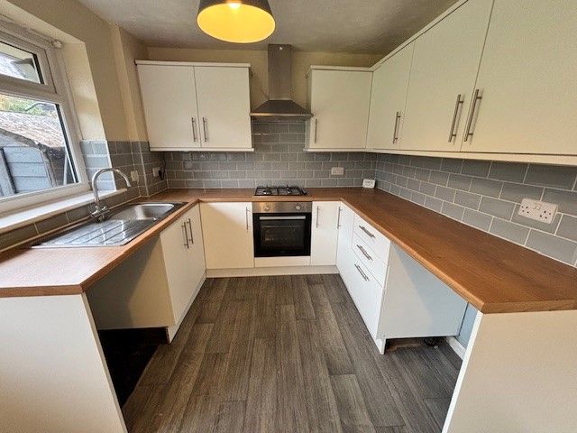 Property photo 2 of 9 Kitchen 1