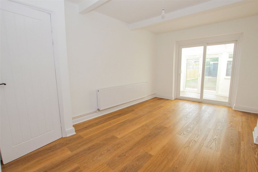 Property photo 2 of 20 Picture No. 18