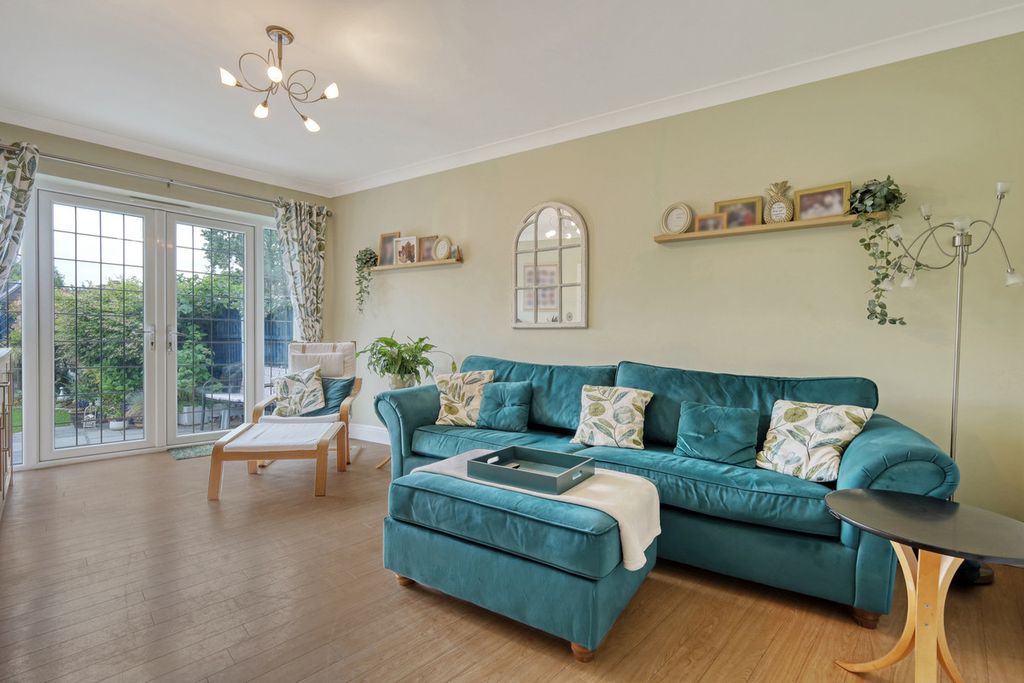 Property photo 2 of 32