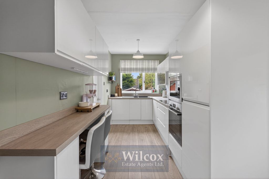 Property photo 3 of 25