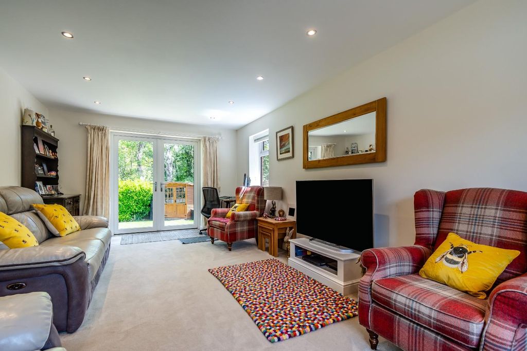 Property photo 3 of 15 8693739-Interior09.Jpg