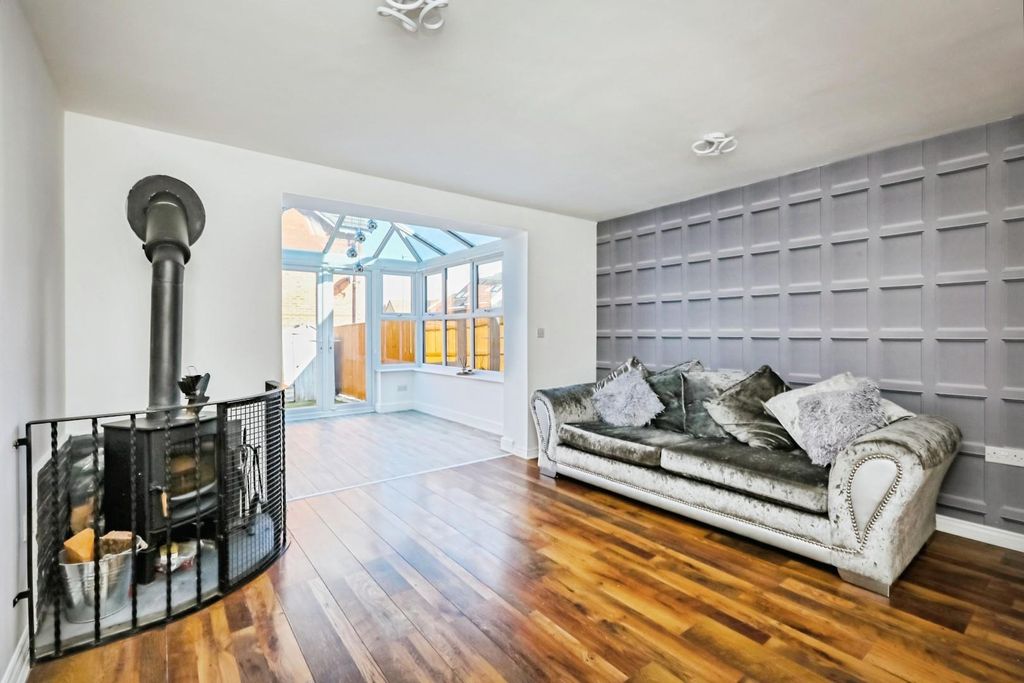 Property photo 2 of 13 Lounge