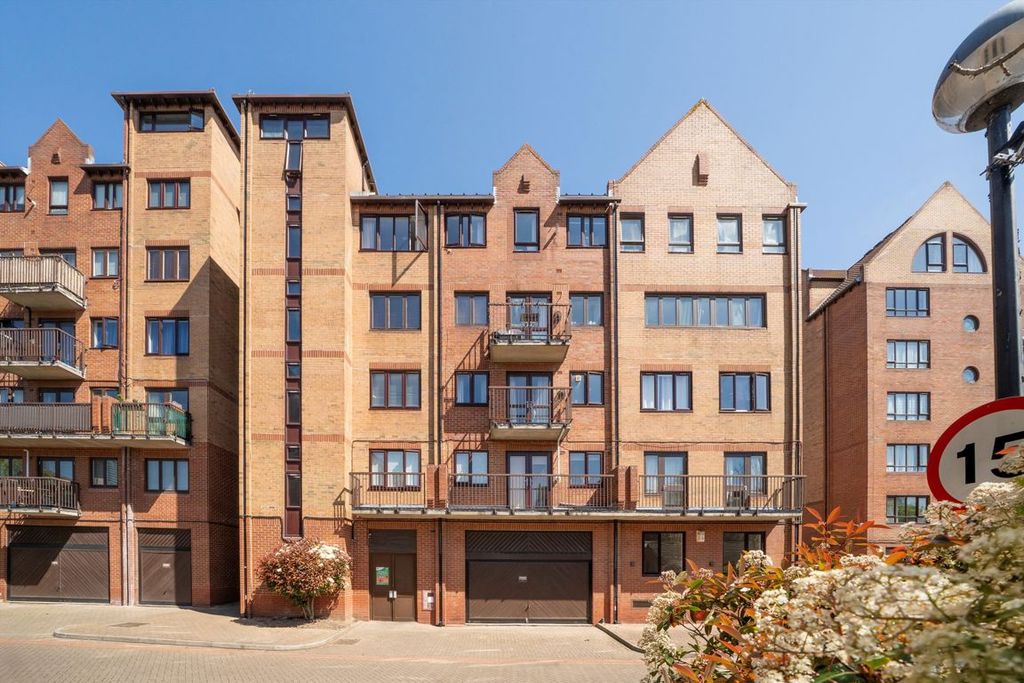 Property photo 1 of 2