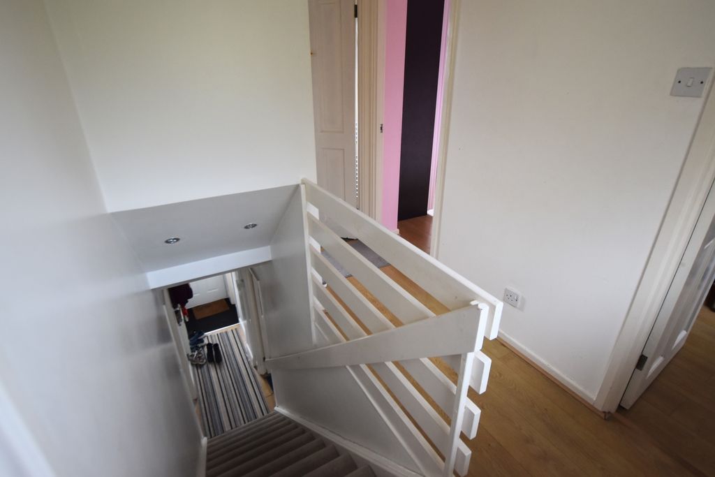 Property photo 3 of 10 4 Shorham Rise Landing