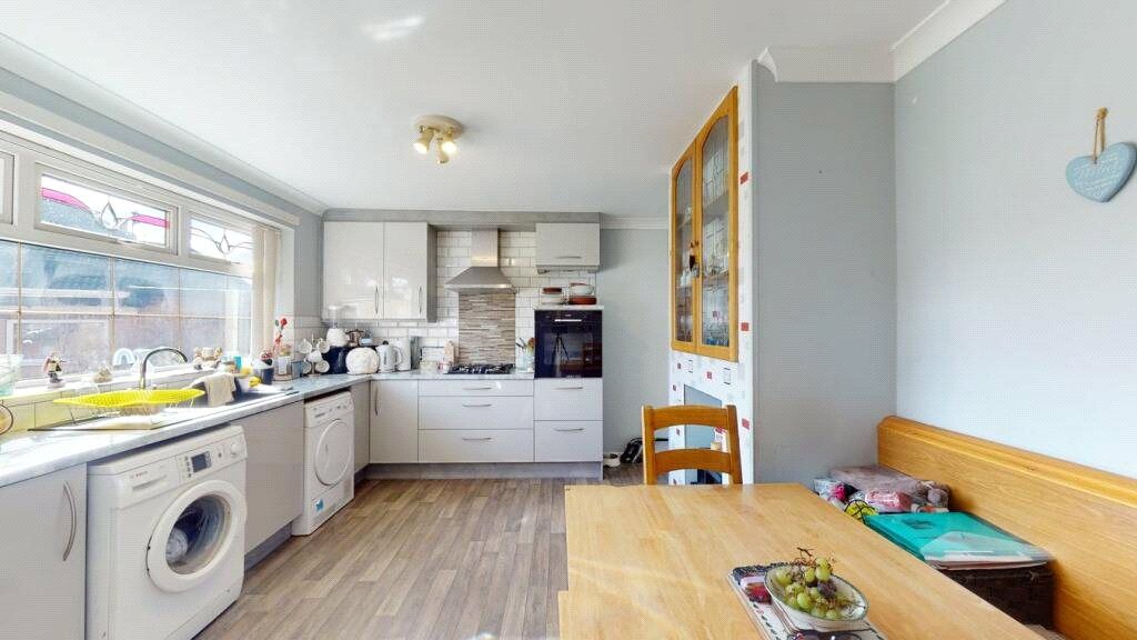 Property photo 2 of 20 Kitchen