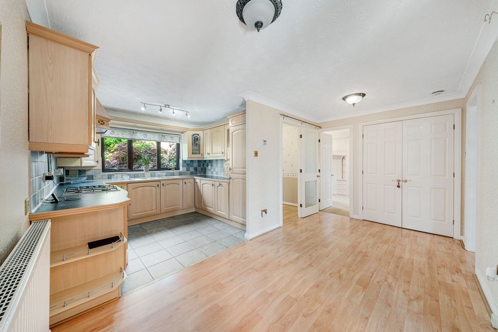 Property photo 2 of 29