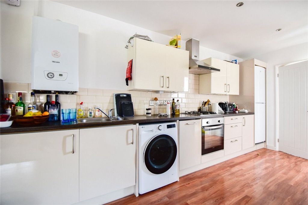 Property photo 3 of 8 Picture No. 18