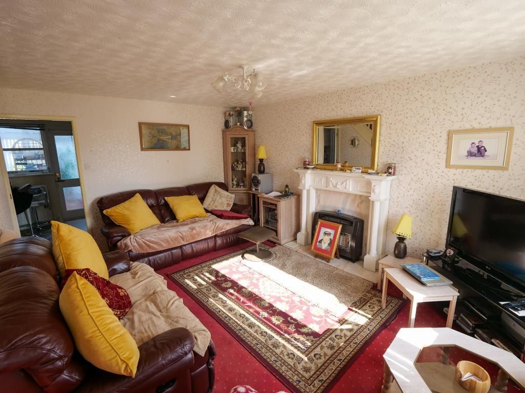 Property photo 2 of 10 Lounge