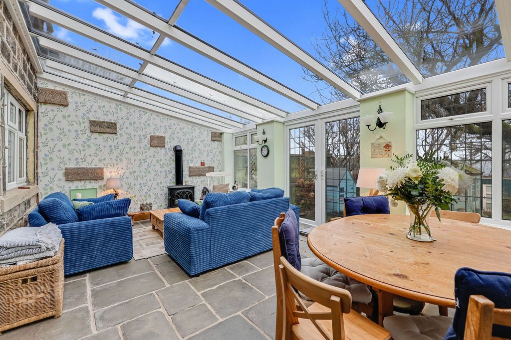 Property photo 3 of 36
