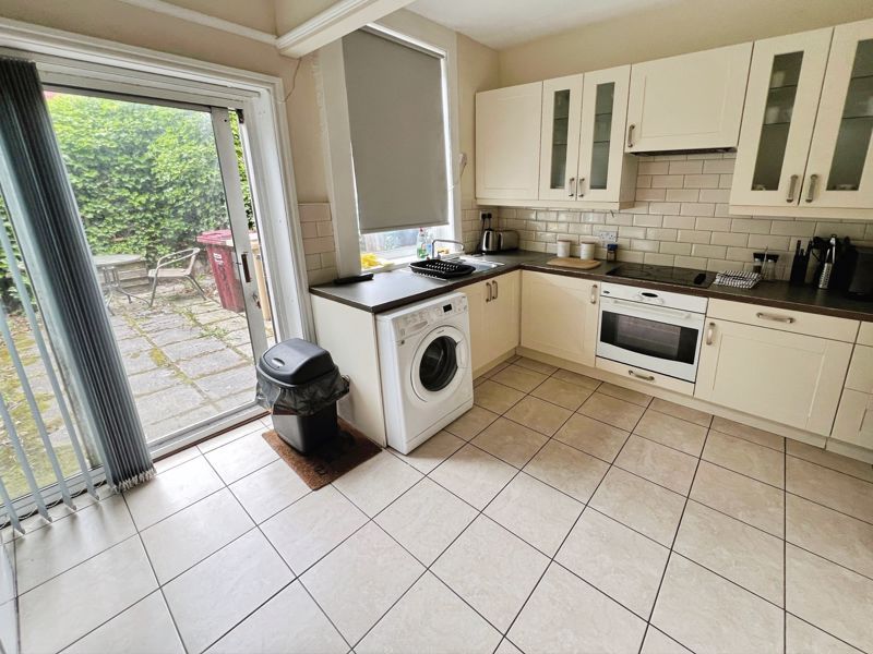 Property photo 3 of 11 Kitchen