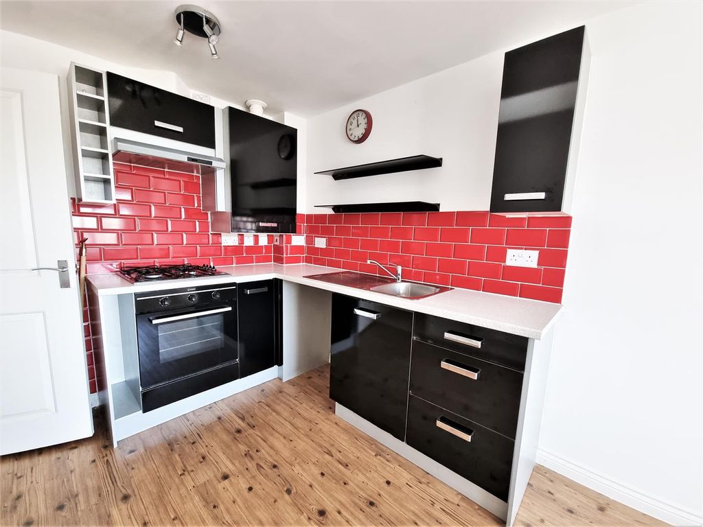 Property photo 3 of 8 Kitchen