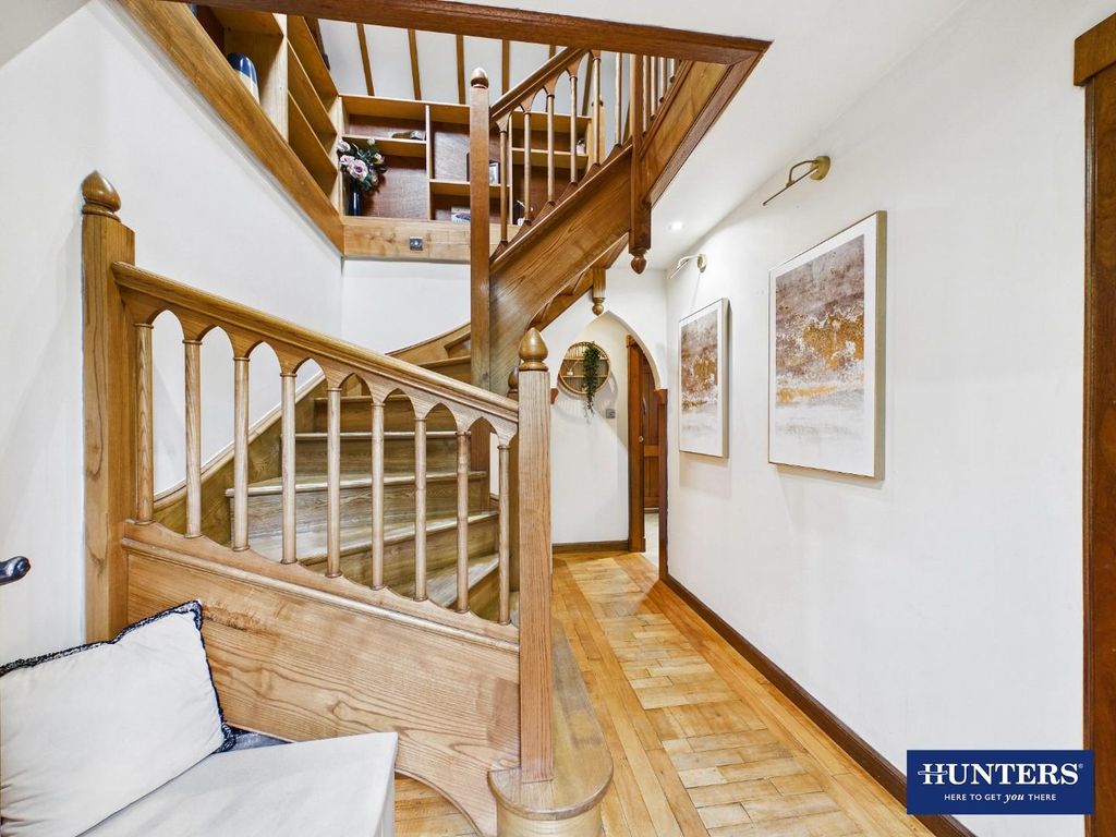 Property photo 1 of 31 Entrance Hall