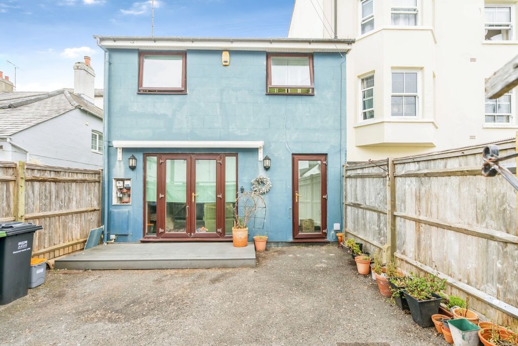 Property photo 1 of 11 Pbox-Img.Jpg